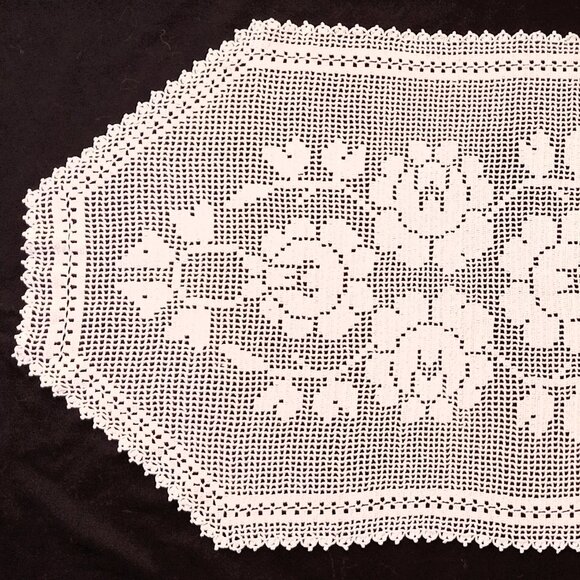 VTG Ecru Handmade Filet Crochet Table Runner Scarf Roses 20" x 40" Art Deco Mint - Picture 1 of 8